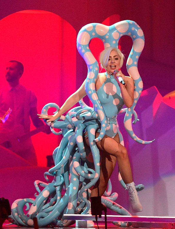 0Lady-Gaga-ARTpop_Kevin-Mazur-WireImage-3