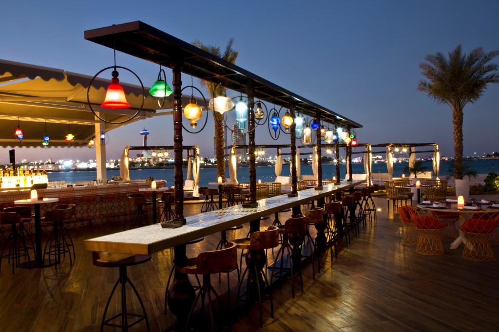 Beach Deck Sharing Table