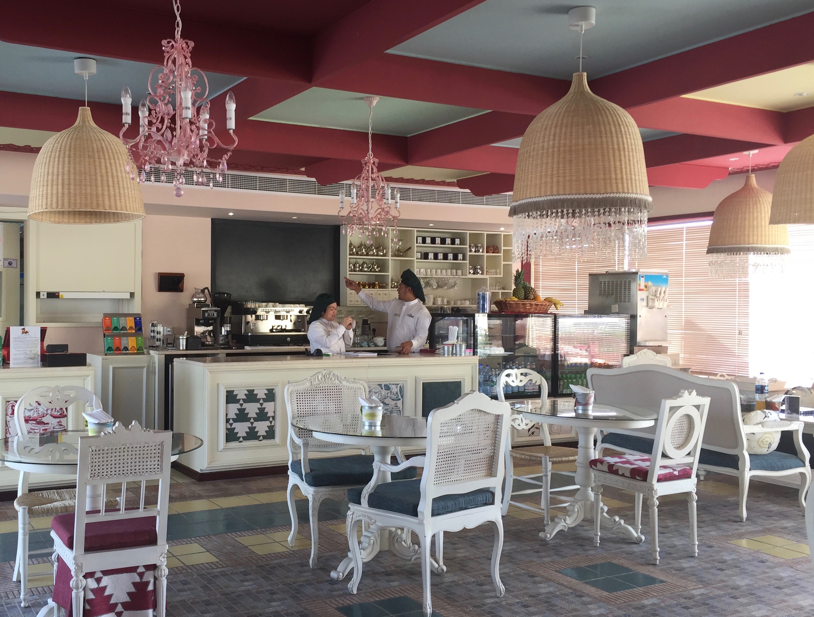 Café Mandarina Abu Dhabi anexpatabroad