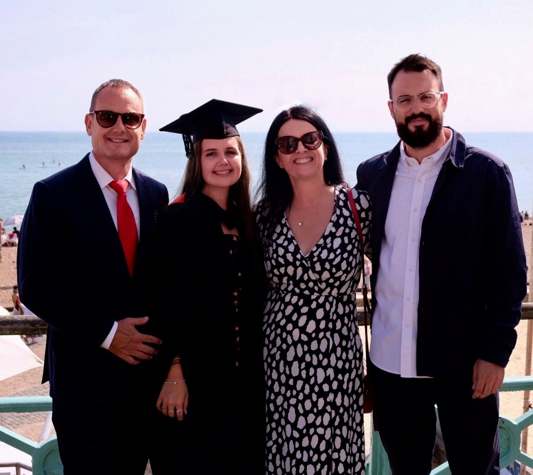 E73B18E8-69C9-493E-8071-2FDD170EC6DE-2469-000000F054E4EAF9