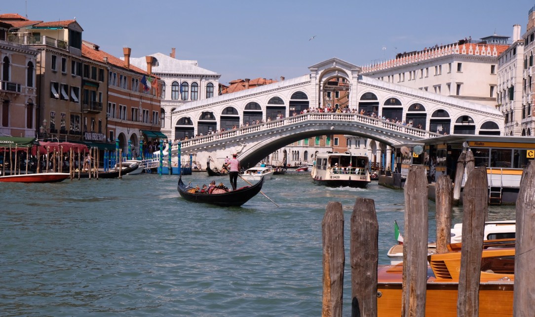 B26D45DC-C357-4AF1-A603-E034A9AE1808-2469-000000ECC307F5C0