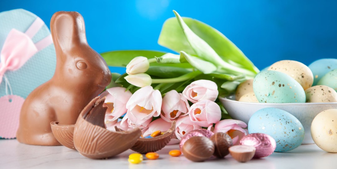 white flowers between brown rabbit figure and eggs